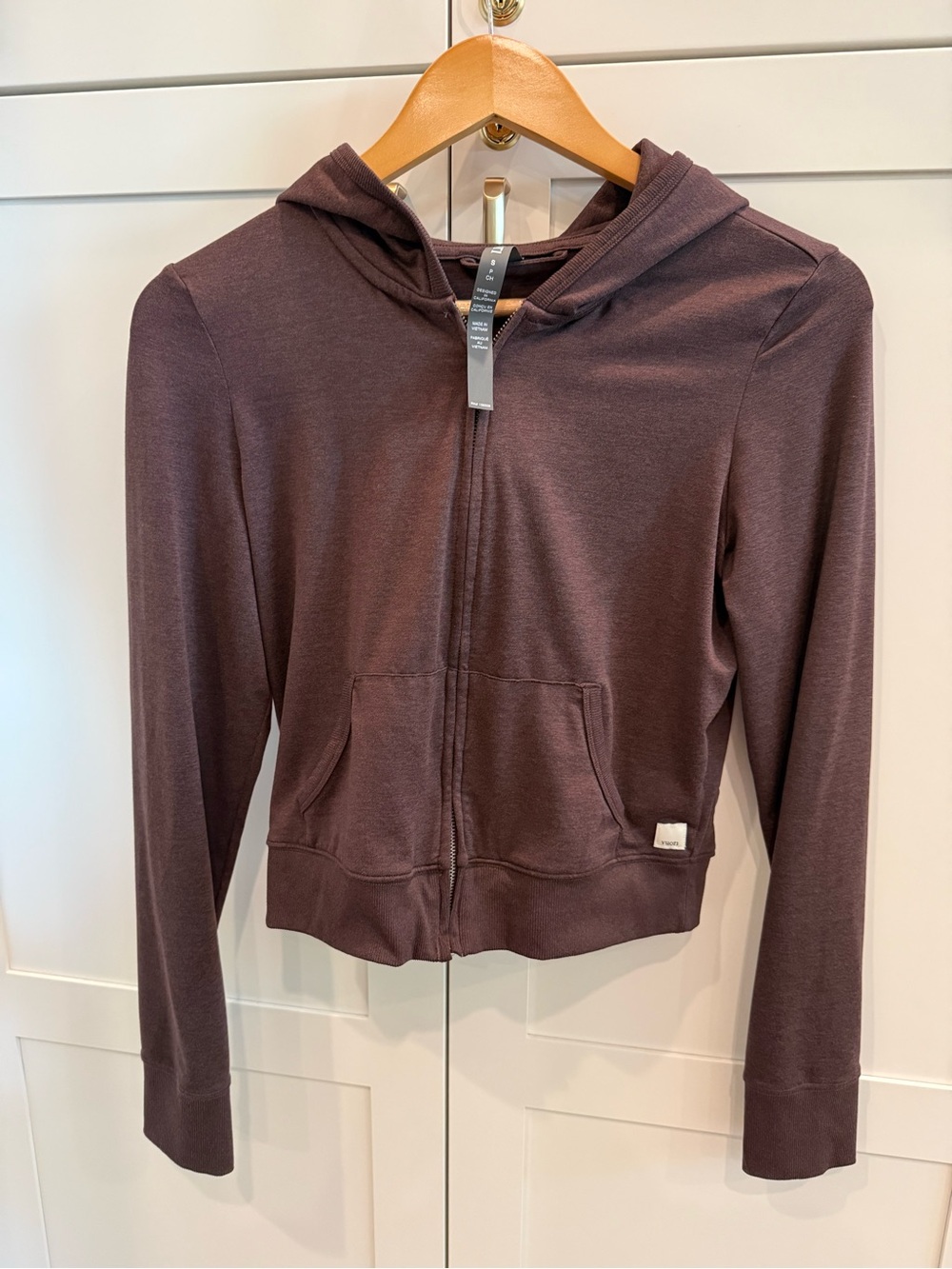 Vuori Women's Hooded Zip Jacket in Heather brown